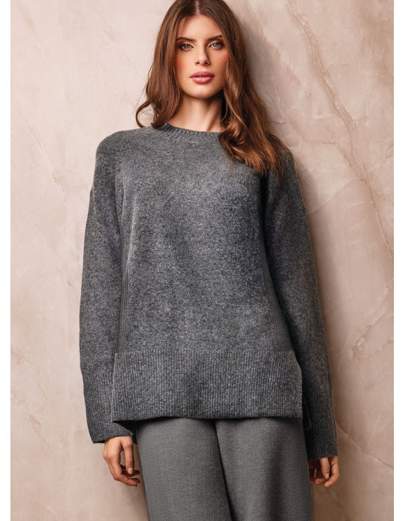 Long sleeve round neck bushed sweater. LIVING