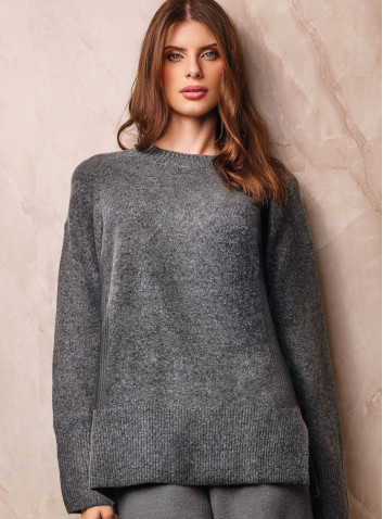 Long sleeve round neck bushed sweater. LIVING 2