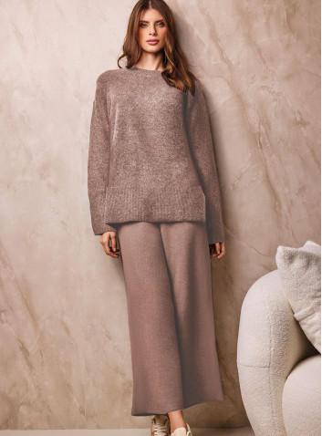 Long sleeve round neck bushed sweater. LIVING 2