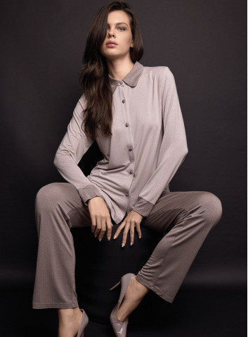 Pigiama aperto donna JOLIE Lormar con stampa pois pointillé, maglia a maniche lunghe con collo a camicia e pantalone coordinato