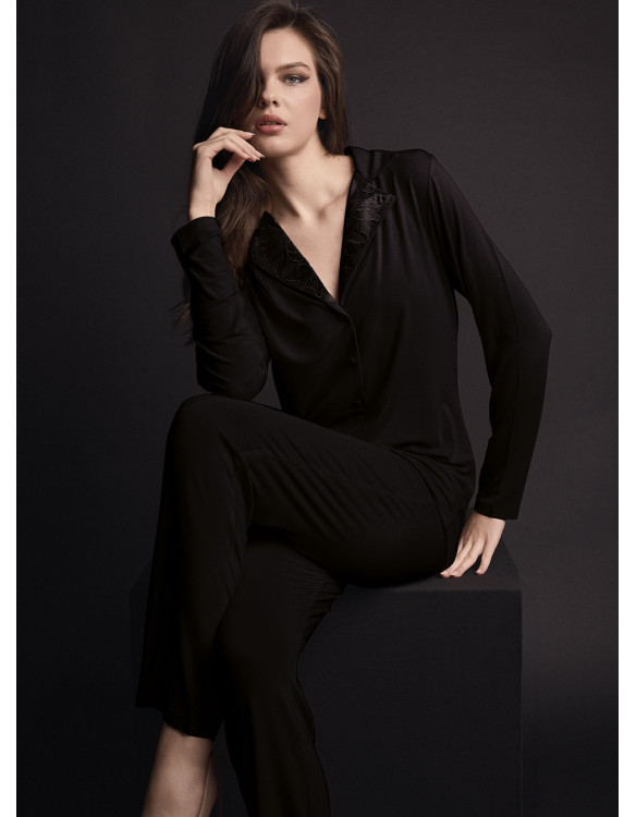 Pigiama aperto donna COUTURE Lormar in viscosa pesante con collo a rever, ricamo setificato e pantalone lungo coordinato