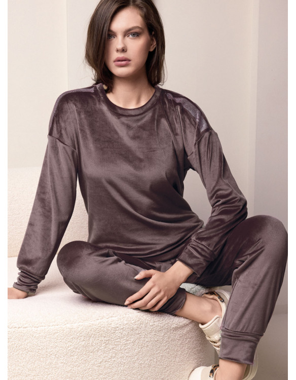 Lormar SHINY women’s soft velour round neck jacket and long pants with cuffs with ton sur ton shoulder details