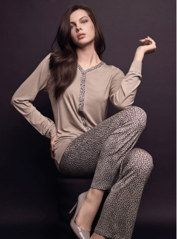 FANCY Lormar women’s button-up pyjamas in heavyweight viscose, plain long-sleeved top and animal-print long trousers 2