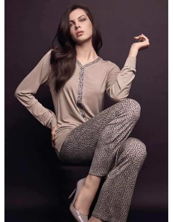 FANCY Lormar women’s button-up pyjamas in heavyweight viscose, plain long-sleeved top and animal-print long trousers