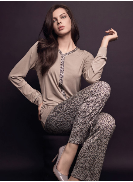 FANCY Lormar women’s button-up pyjamas in heavyweight viscose, plain long-sleeved top and animal-print long trousers