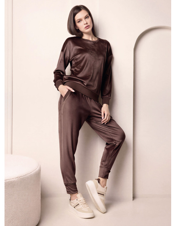 Lormar TARGET women’s soft velour long sleeve round neck jacket and long pants with pockets and ton sur ton lurex details